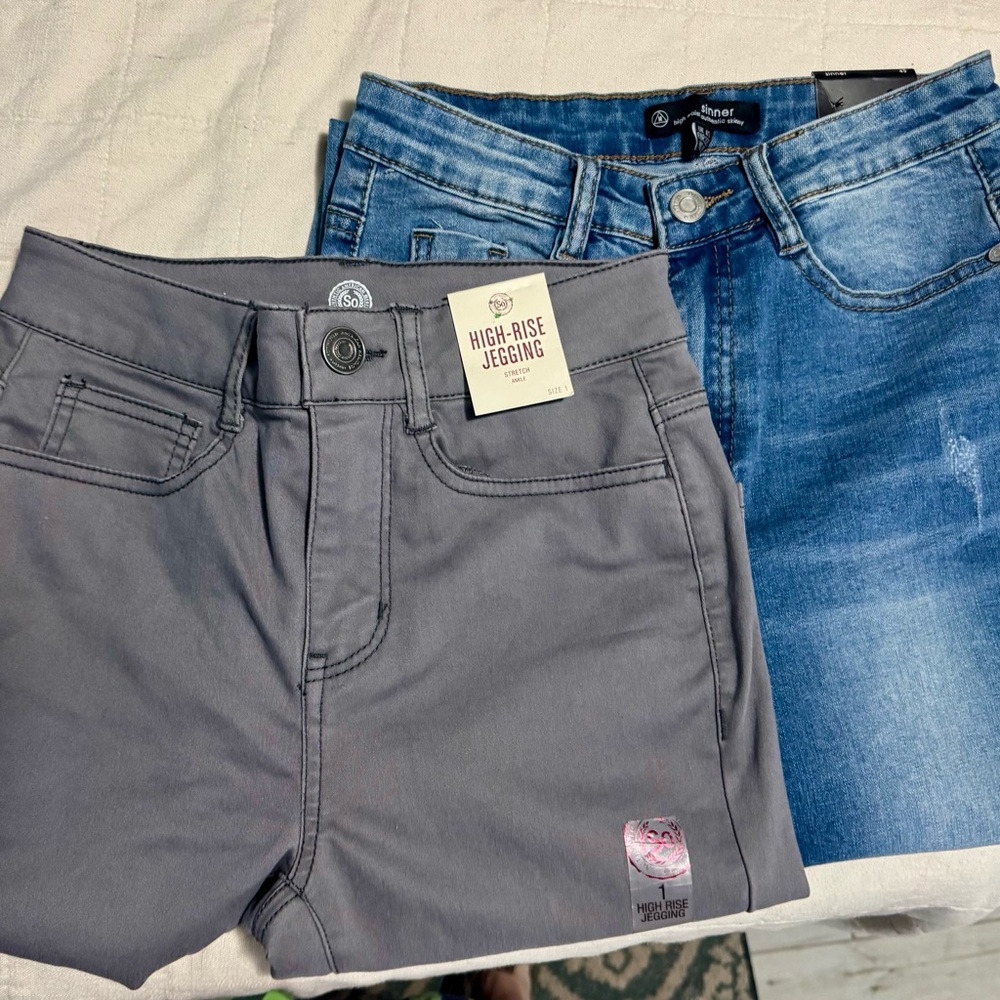 NWT Women’s/Junior jeans size 0/1